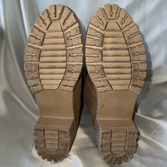 Faux Suede Ankle Boots with Fur Lining Lug Sole Sz 9 - Picture 2 of 11